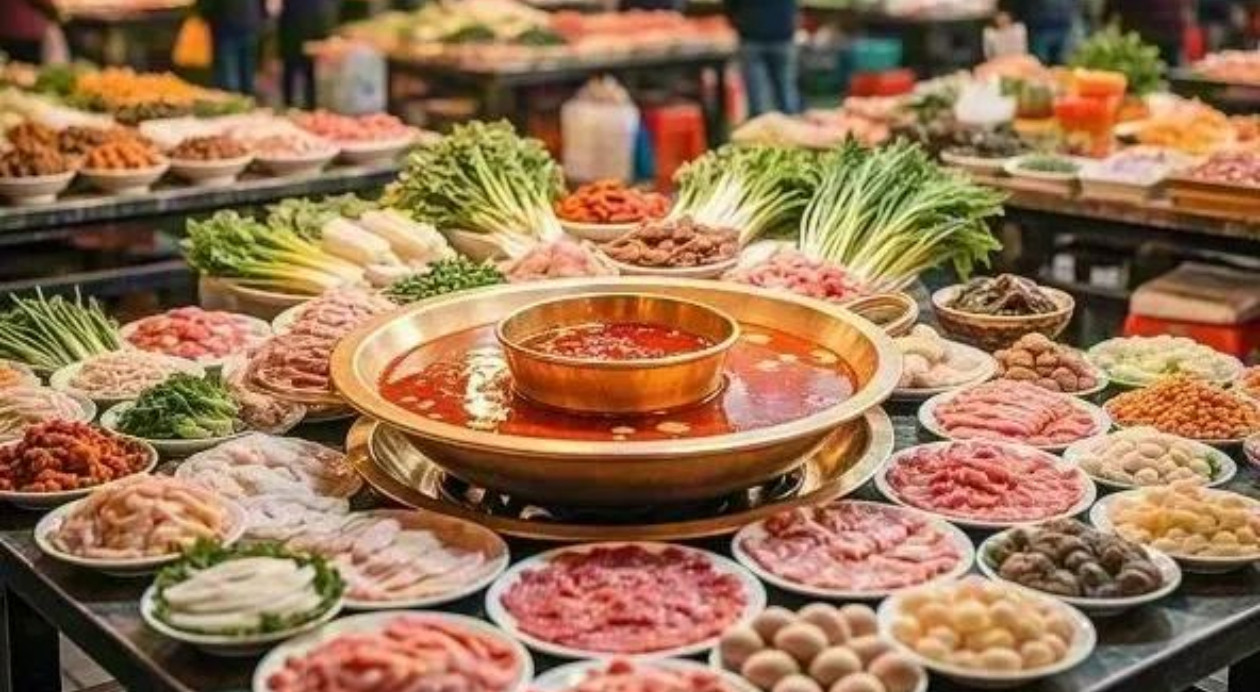过去一年近20万家火锅店停业市面上许多火锅店提供的产品、锅底、菜品甚至经营方式都