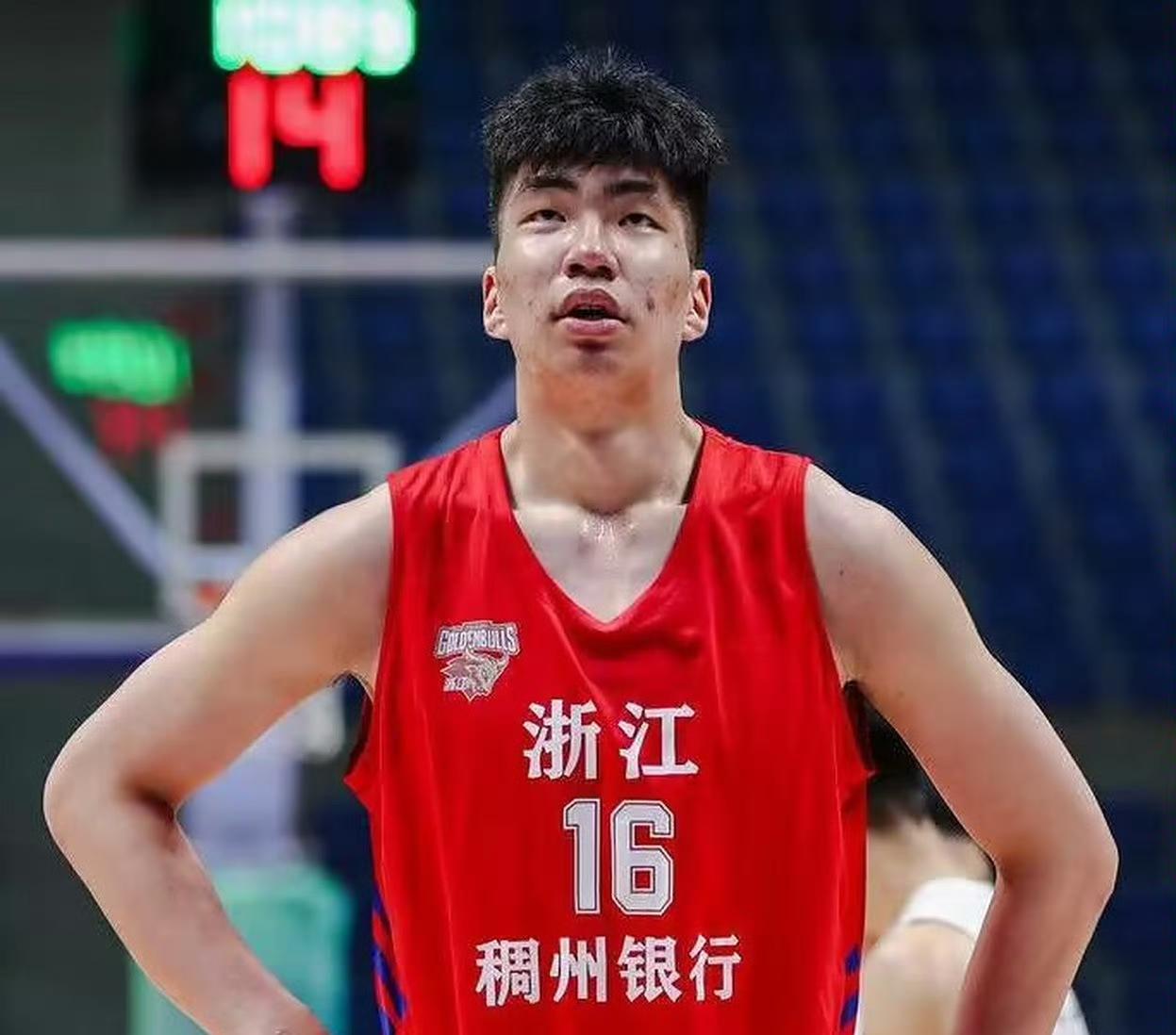 余嘉豪的进步太大了，事实证明走出去真的有用！从欧洲篮球联赛回归的余嘉豪令所有