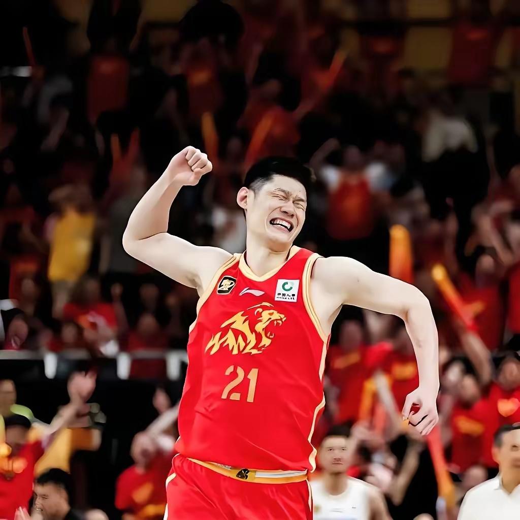 上海男篮签下胡金秋彻底没戏，胡金秋现在只剩下两条路可走。​之前上海男篮一直是最