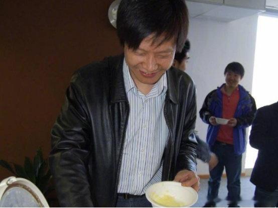 雷军所谓黑历史，仅是小米创业路上的坎坷网上不少人拿过往片段调侃雷军，把一些名场面当成所谓“黑历史”，