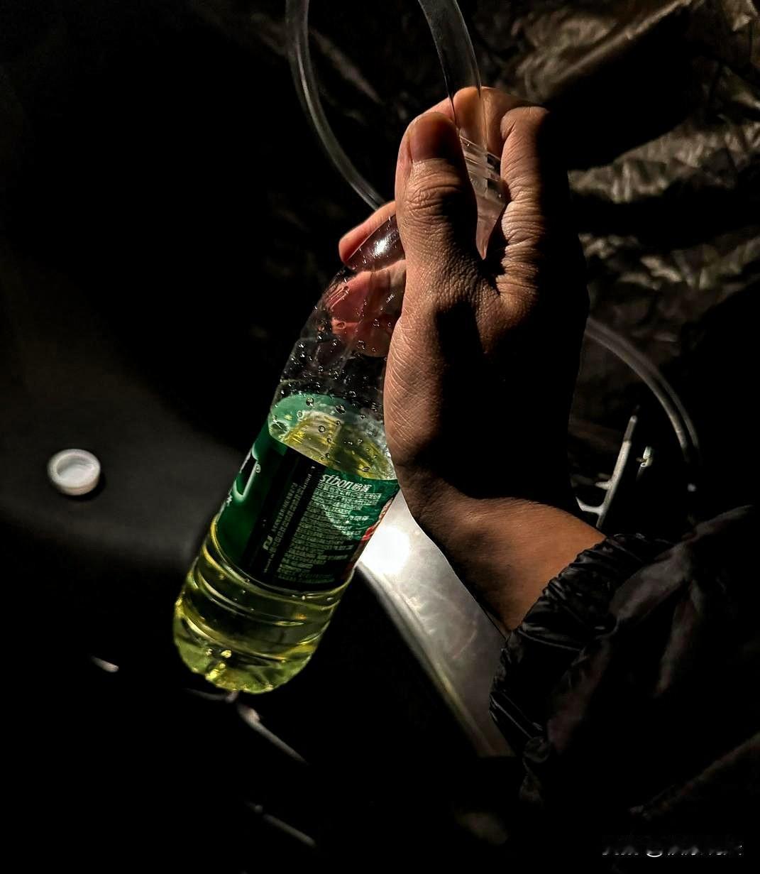 广东，男子和一陪酒女发生关系，被妻子发现，从此感情破碎，4年后，男子怀疑妻子外面