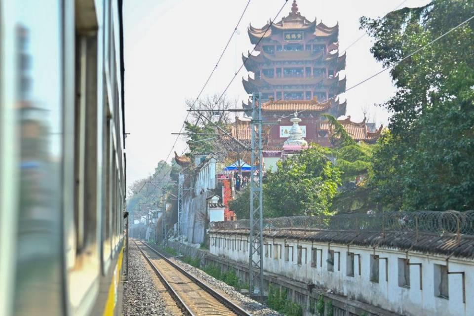 6元环游武汉爆火！4天1.2万人打卡，4月3日起升级体验连日来，武汉市首条非