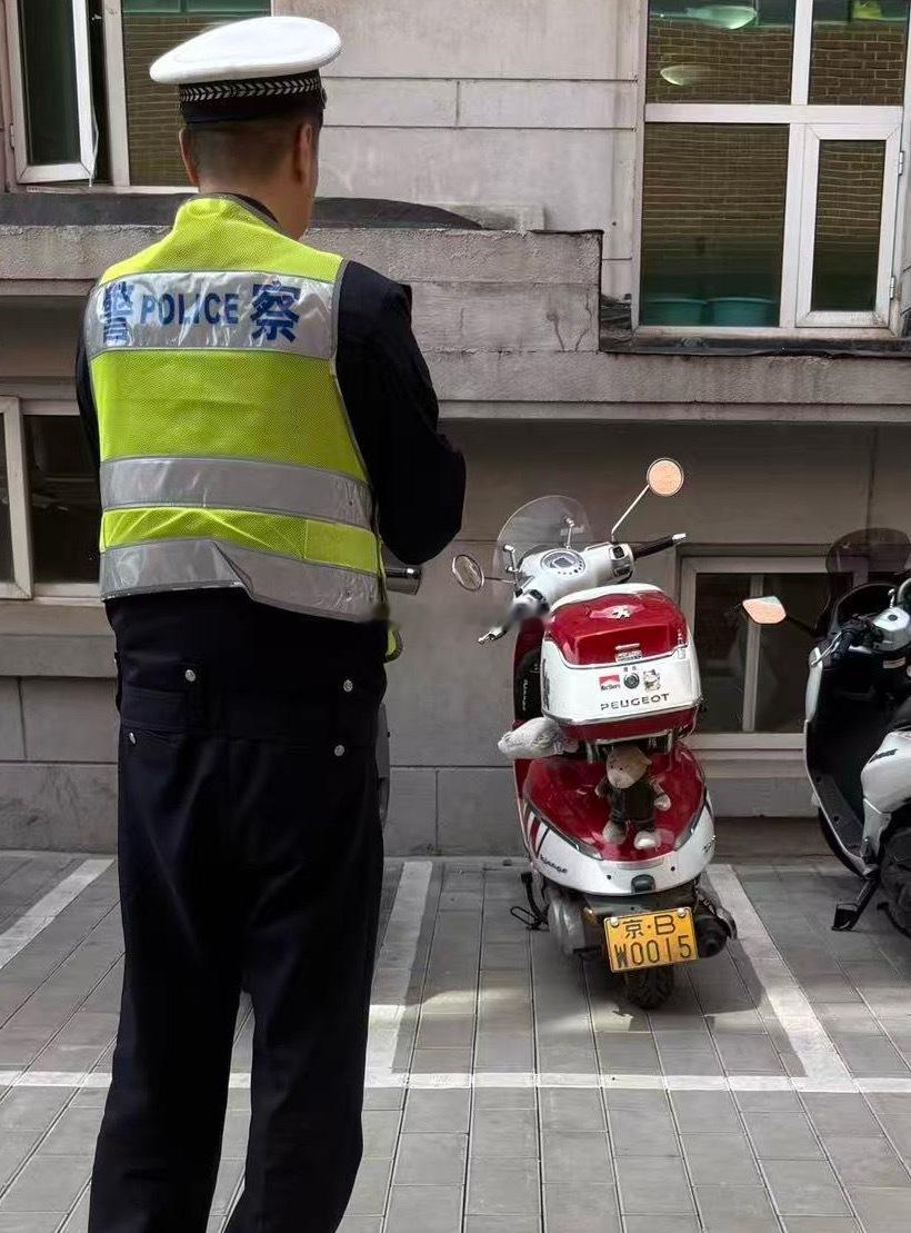 某网友提供素材去年大红门队在这扣了个变造号牌摩托，那哥们长期变造号牌瞎开，终于让