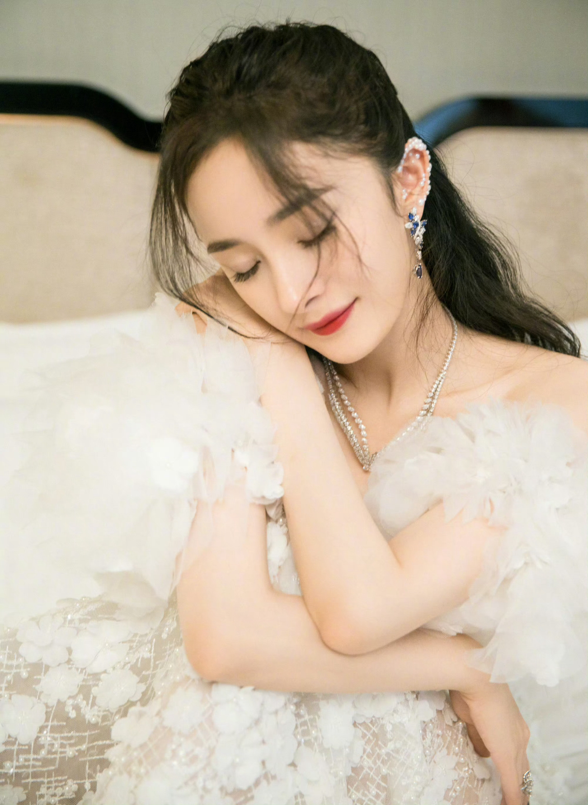 杨幂ELLE风尚大典海瑞温斯顿高级珠宝优美天鹅🦢