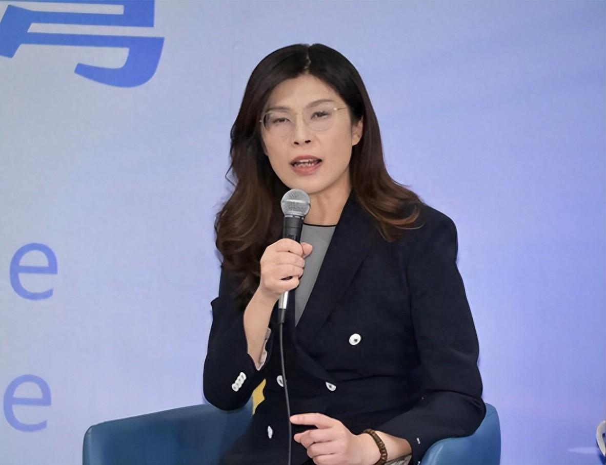 说实话，看到最近郑丽文和国民党高层的种种表演，大脑子里反复浮现出的，竟然是76