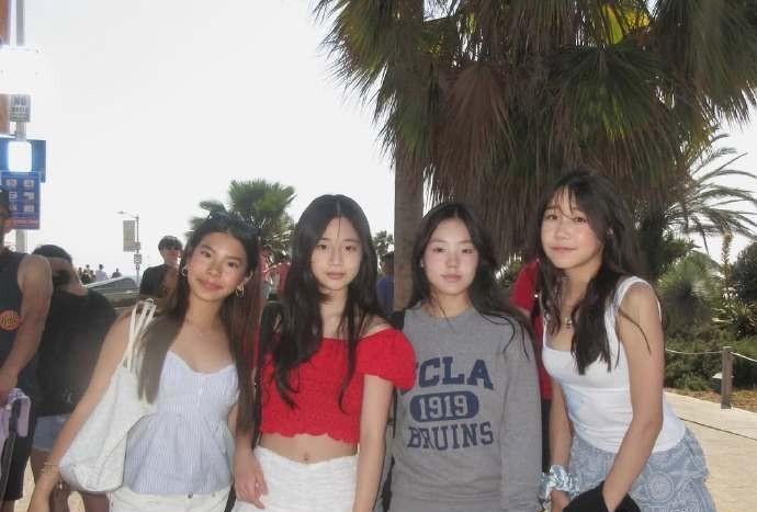 有娃不愁长，这话用在小s身上再合适不过了！连她的小女儿都出来晒美照了！真的是女大