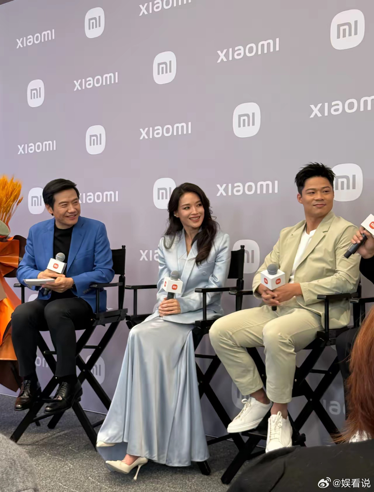 我：舒淇好美朋友辣评：不是，舒淇比旁边两位的腿长那么多吗哈哈哈哈哈一整个爆笑