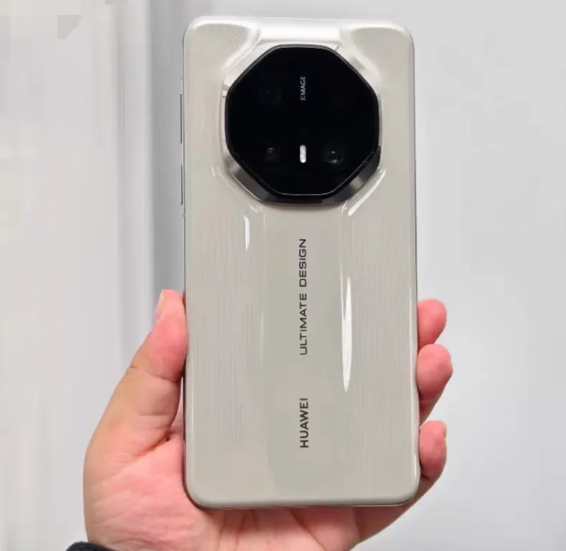 我朋友挺厉害的，花5000元买了个价值11999元的华为非凡大师Mate70