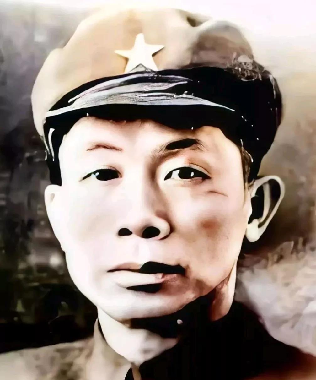 1955年授衔，​有些人认为，​最遗憾的是冯白驹。​其实，冯白驹不授军衔