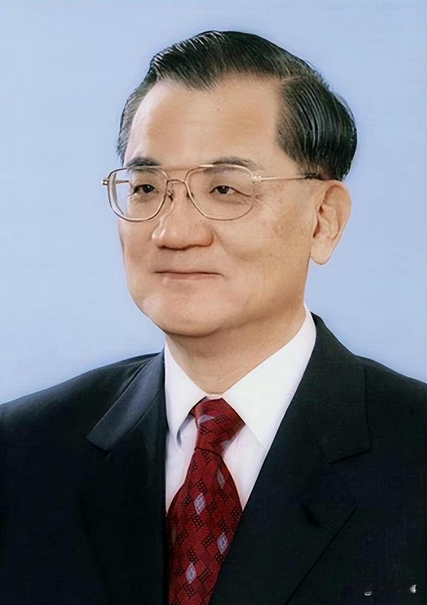 连战这辈子估计想不到，自己拿真金白银捧出来的亲儿子，混了大半辈子，到头来却还要给