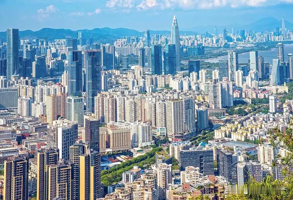 房企，尤其是民营房企的流动性危机，依然没有得到缓解。为什么这么说呢？说几个例子你