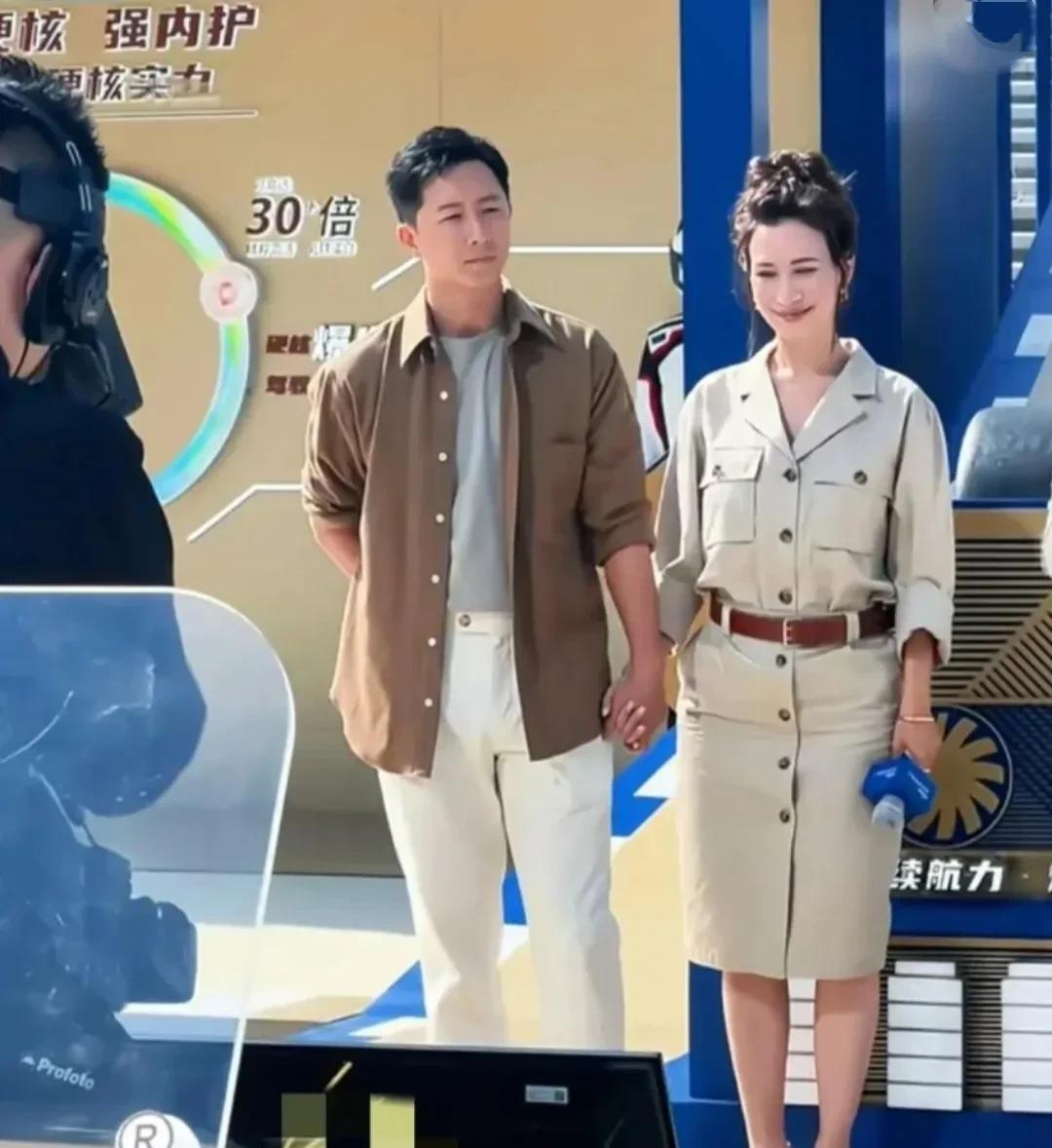 韩庚卢靖姗官宣二胎，其实卢靖姗早有“孕相”了！早在4月初，韩庚夫妻俩出席活动