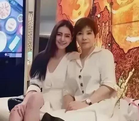 马晓梅最幸运的不是她长的有都漂亮也不是她情商有多高，而是她有一个甘愿为她牺牲的妈