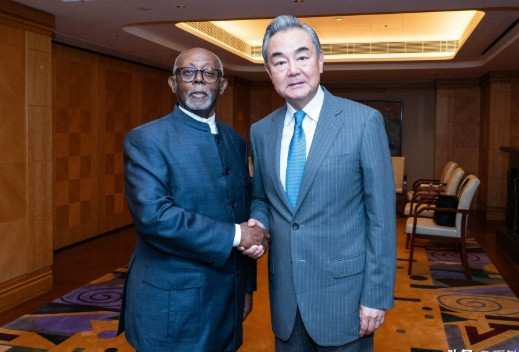 中国和喀麦隆谈妥了5月30日，中国外长王毅与喀麦隆外长姆贝拉，在国际调解院公