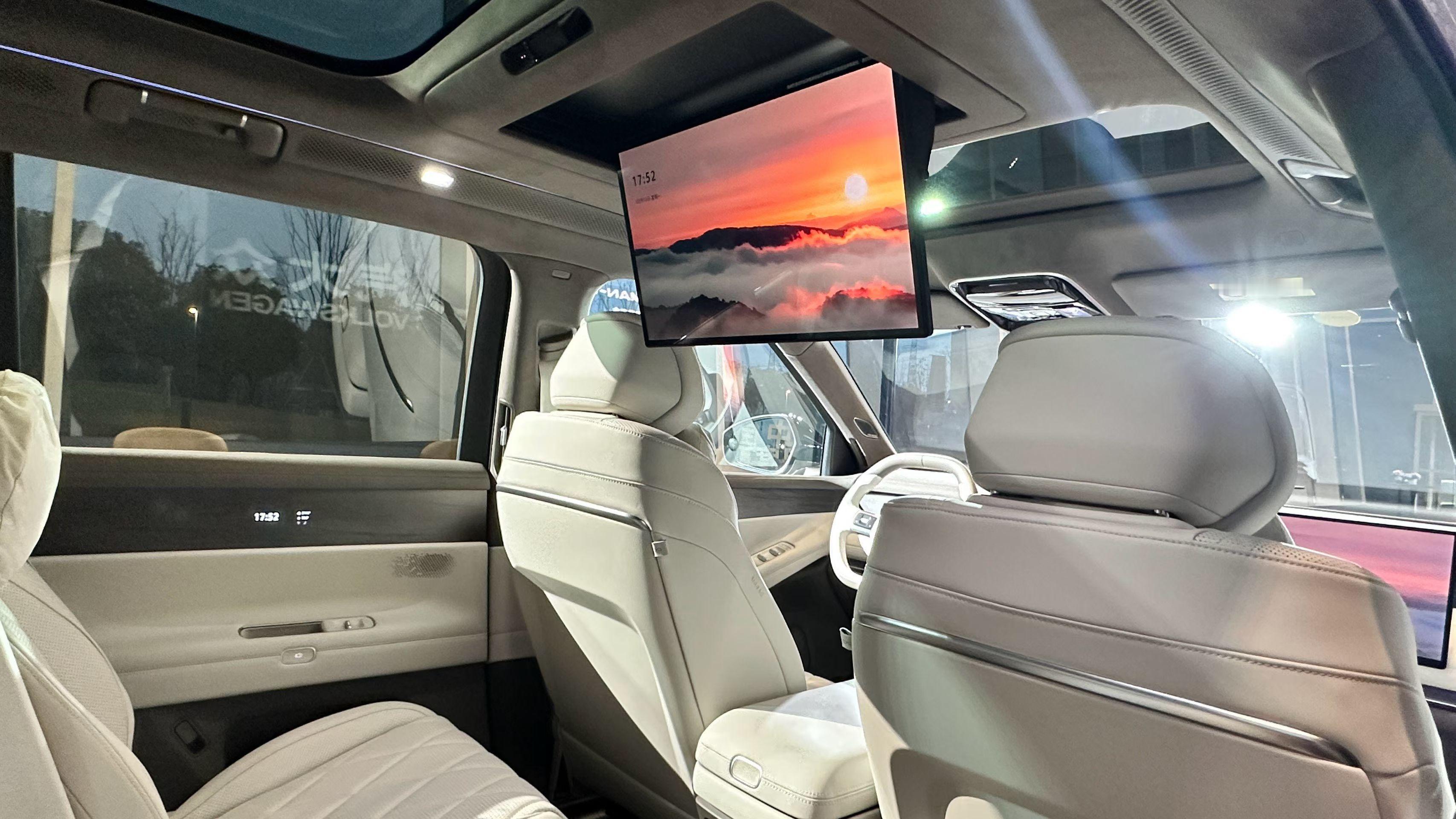 上汽大众的大三排SUVID.ERA.9X，实车比发布图好看多了，5.2米大块头