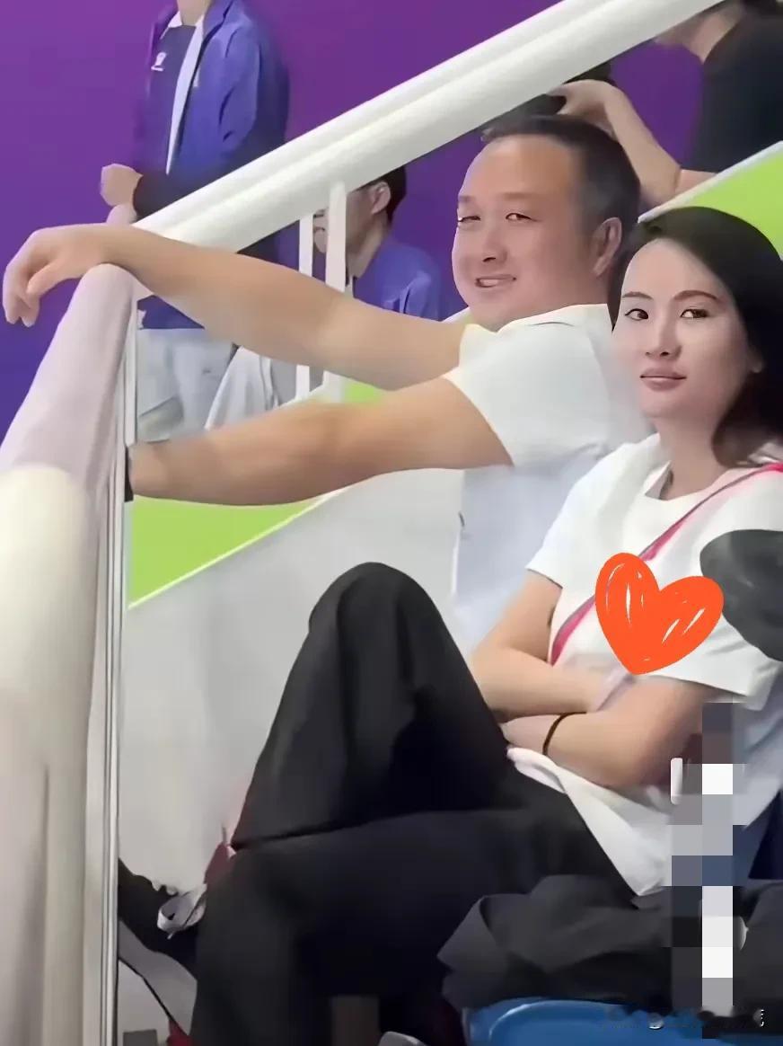 各位友友，你们觉得，陈若琳和何威仪，谁更适合做全红婵的教练呢？这两个教练