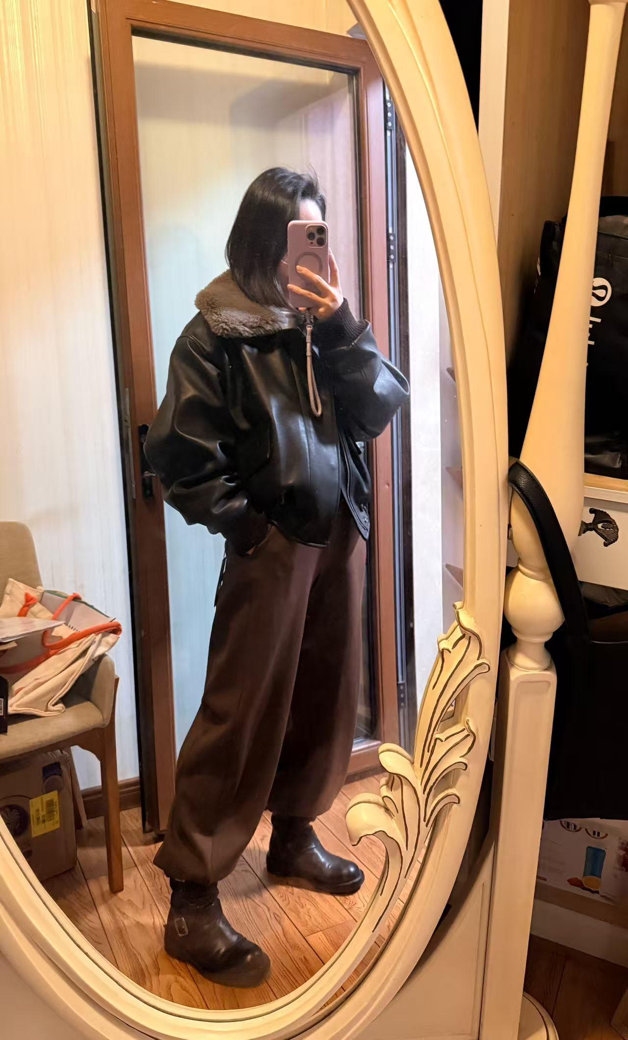 其实很多中年人都意识不到，自己已经老了。​我80年的，今年45，平时爱练瑜伽、