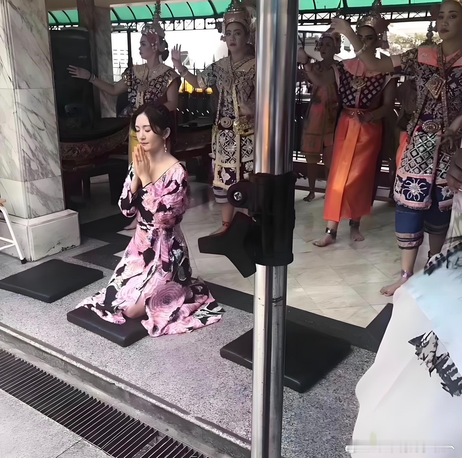 谢娜夫妇身家早过亿了，都有几辈子花不完的钱，她还求什么？