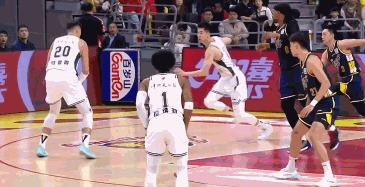 根本摁不住！今天郭昊文彻底打疯了！在今天CBA常规赛南京对阵广东的第三年节比赛