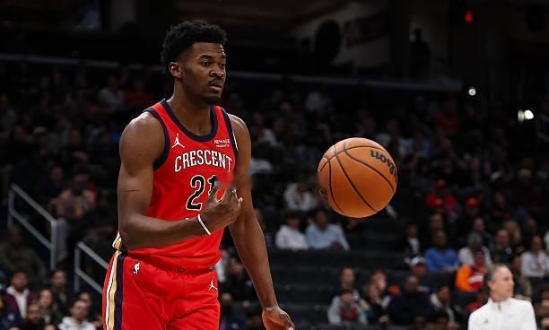 鹈鹕将伊夫-米西放入了交易名单。反正我是不太理解，他们好像是在德里克-奎因这条路