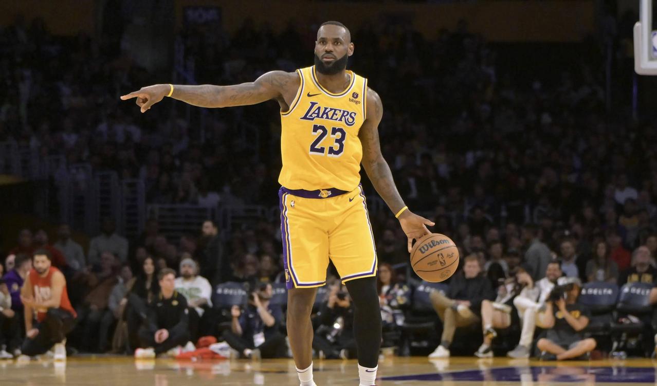 41岁的詹姆斯，把自己打成了湖人的“进攻操作系统”G1湖人107比98拿下