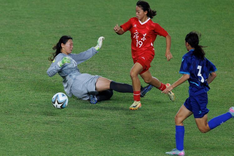 全运女足疯狂一夜！04后小将2分钟闪电破门，点球大战绝杀封神全运会女足半决