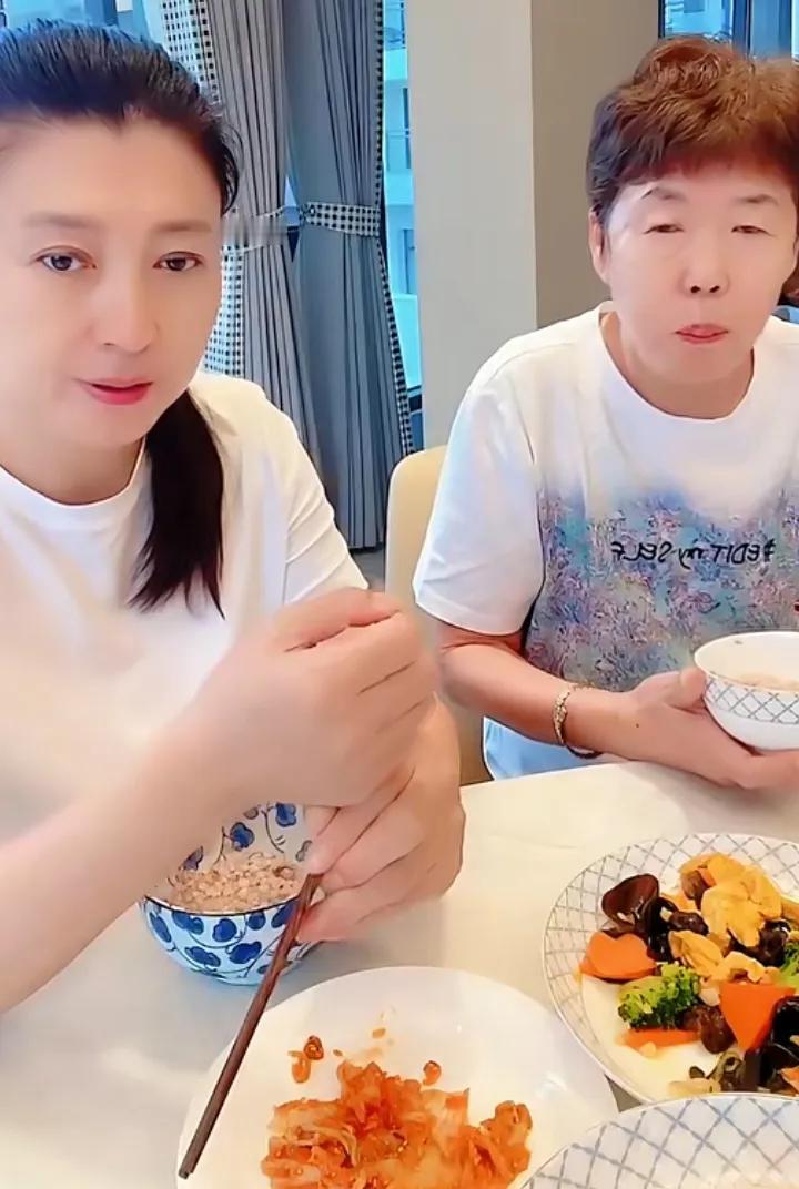 闫学晶居然劝年轻人不要买房，去租房或者租公寓，这是什么逻辑？她说出了三点原因，靠