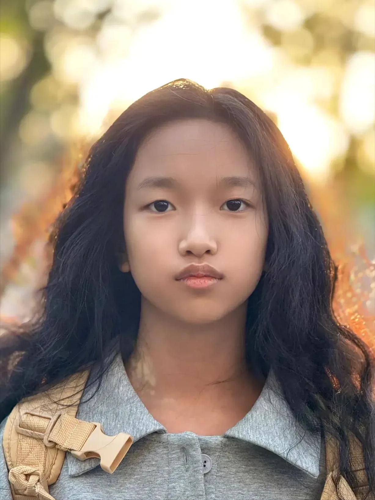 黄觉女儿这张脸，长得太有辨识度了！看他姑娘的大头照，阳光，健康，清冷脱俗，长得好