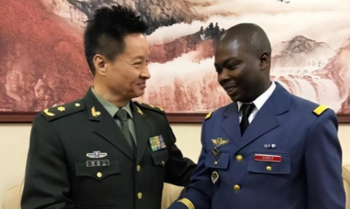 卢旺达其实很懂什么叫“见人下菜”，为了区别我们跟西方，他们搞了个“双轨制”，什么