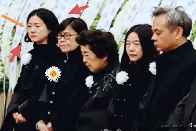 昨天杨先生的告别会上,不仅女儿和小儿子来了,大儿媳和大孙子及小儿媳也来了,只是大