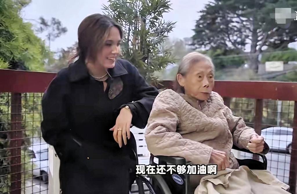 谷爱凌获金牌当日，外婆辞世。她忘记了很多事，却叮嘱谷爱凌：“长大后要成为国家栋梁