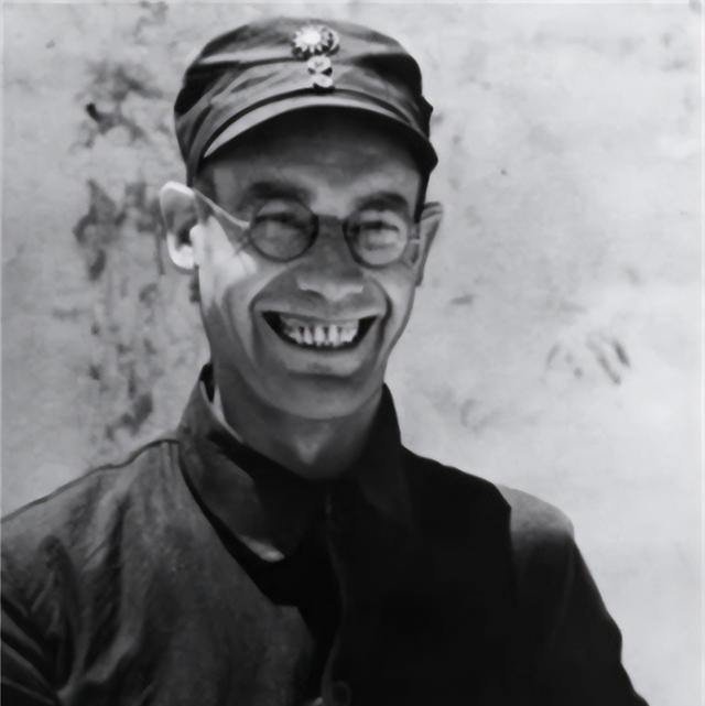 这位上将这样评价李德，不是草包，很多书对他评价不够厚道！20世纪30年代，中