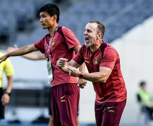 北京时间2月9日16：00，中国男足U19和乌兹别克斯坦U19进行第二场热身赛！