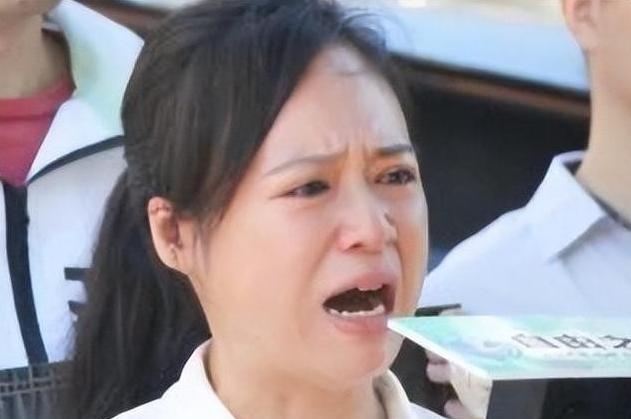 “中国越制裁我，我就越反华！”这话谁说的？一个被吊销执照、冻结账户、踢出律师圈
