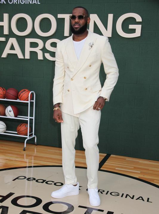 39岁了，他好像突然“不会打球”了。球在手里停不到4分钟就传出去。但奇怪的是