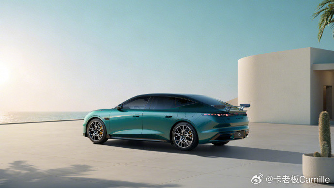 千匹马力的领克10+来了领克这次很聪明，用20万出头的后驱长续航版（816km