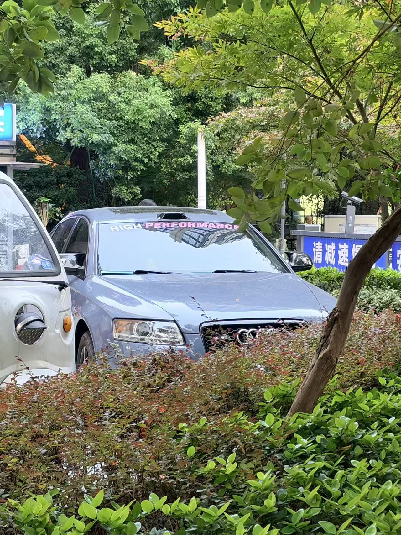 这种激光雷达多钱一个？哎，我感觉我能理解了。​​​