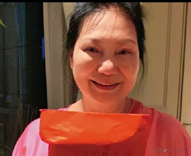 S妈回应大S遗产卡余额不足42万，称女儿养孩子和打官司花光了，你不是还有3个