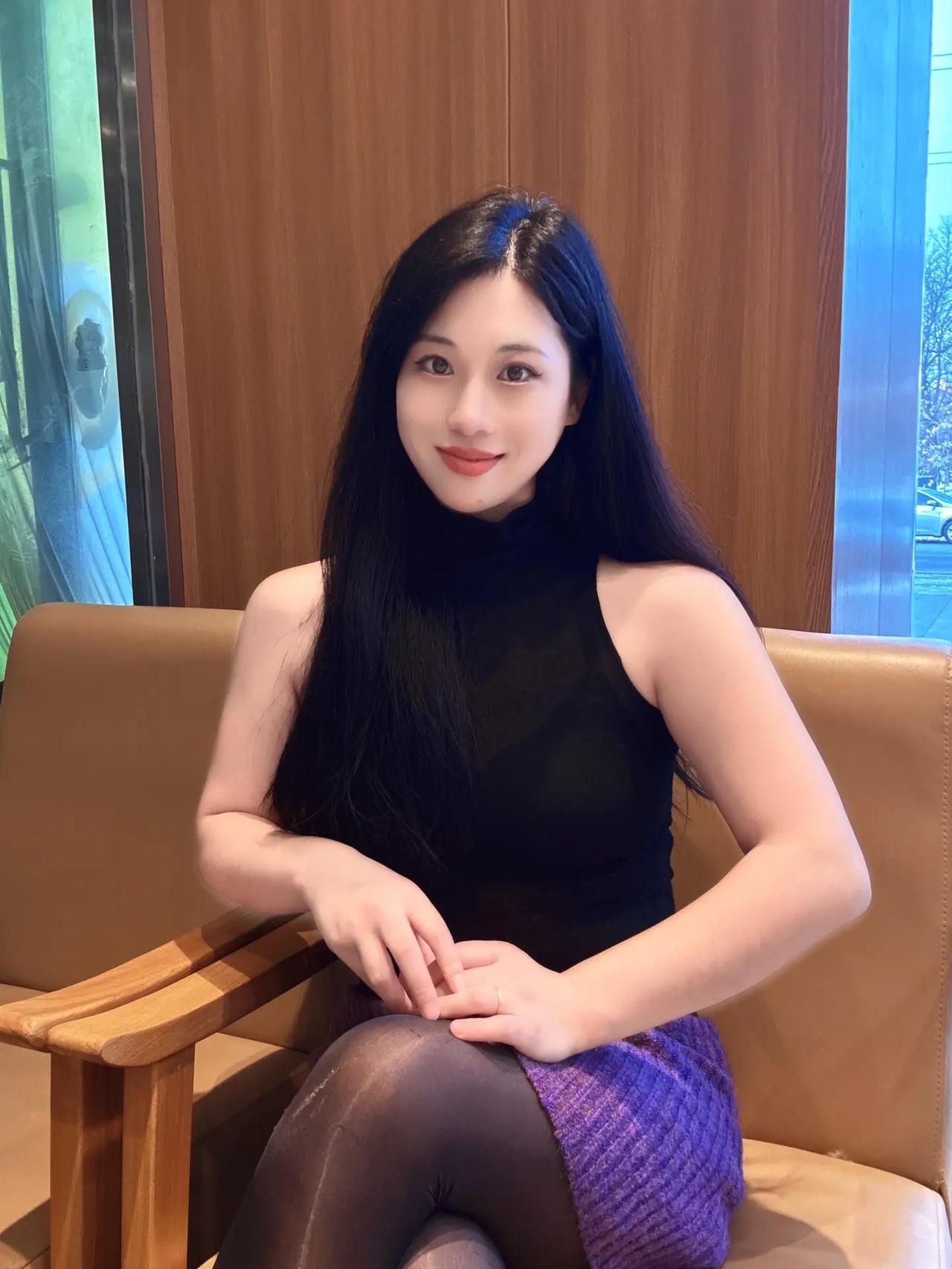 冬日暖阳下的咖啡馆，静享美好时光