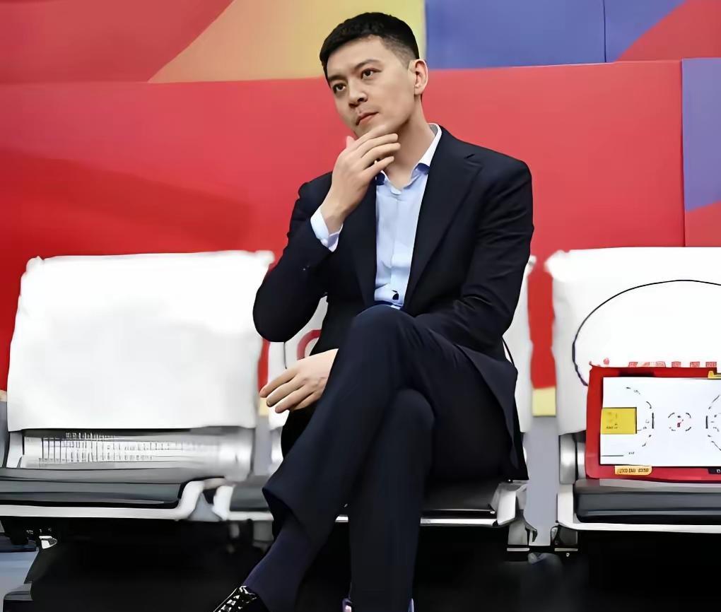 裁判的误判，导致辽宁输球。今晚是辽宁队的第三个客场，在深圳队主场作战，