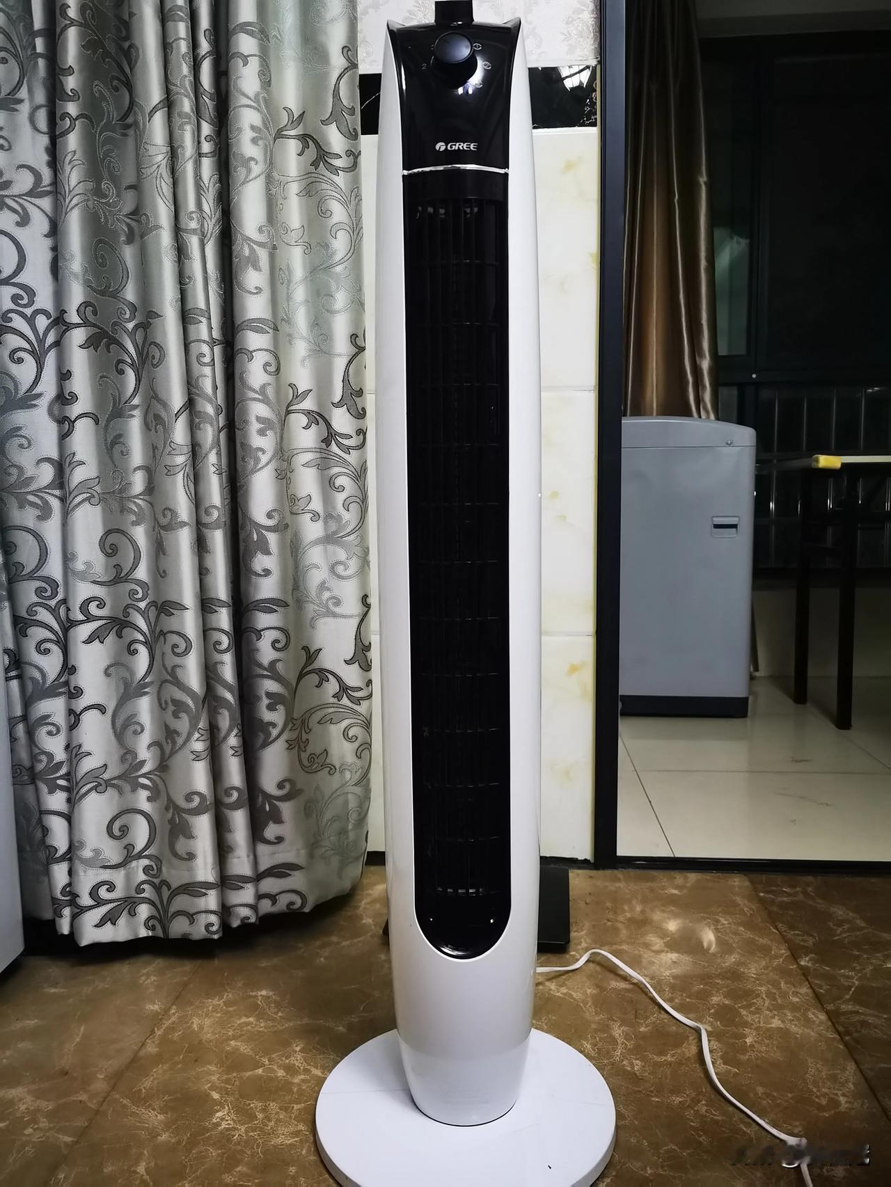 这大热天，最可怜的就是风扇了。一天24小时，几乎从不间断工作。白天工作，晚上工作