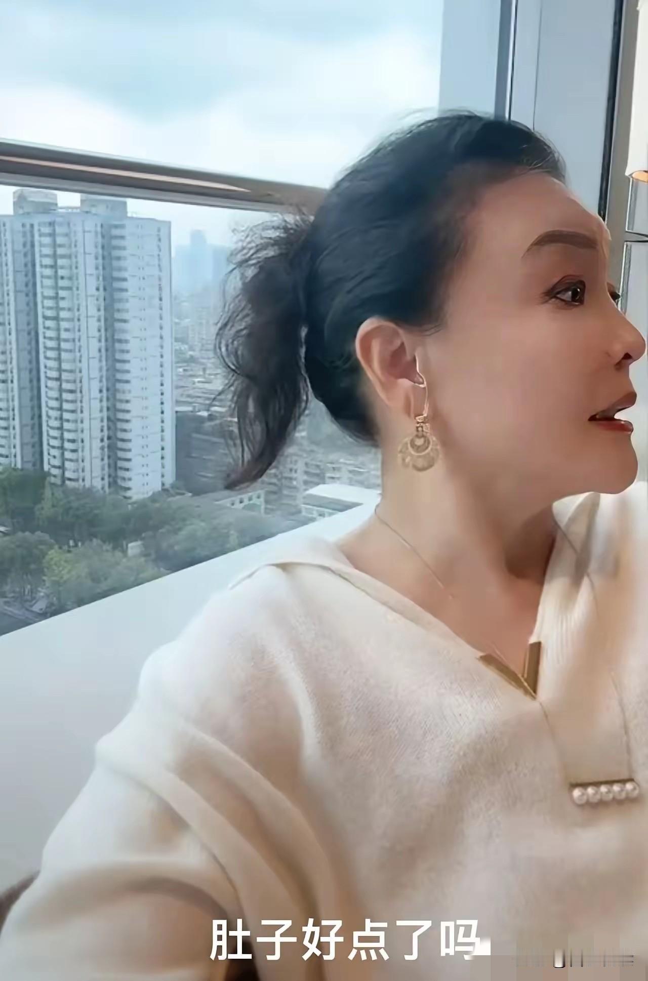 有个现象大家发现了吗酸辣粉没事时一家三口是各种晒出了事都成了冬眠动