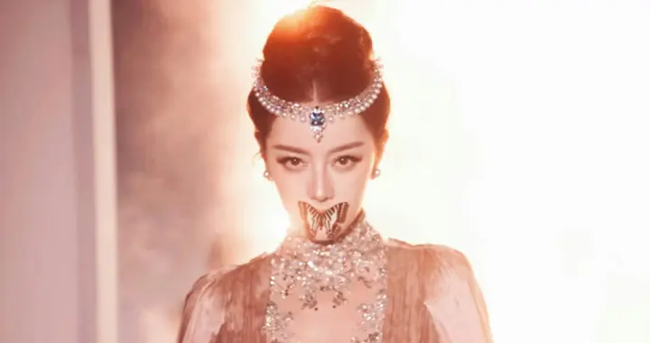 2026 VOGUE红毯大品鉴, 最夯的是迪丽热巴, 那最拉的是谁呢?