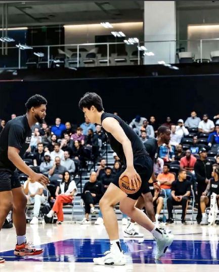 历史第一次，杨瀚森提前锁定NBA。因为有50人退出今年NBA选秀，从最初总共