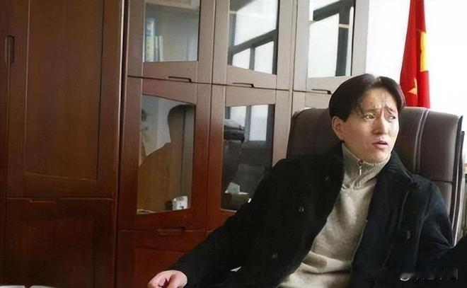 1998赛季庄毅效力青岛海牛，赛季结束进入转会摘牌名单。时任国安主帅沈祥福很早就