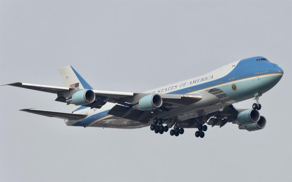 特朗普大年初一表态，高市早苗向华人拜年，台当局彻底慌了！新华社消息，特朗普在