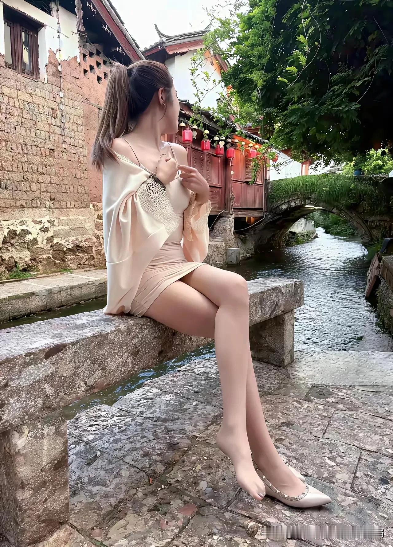 小桥流水哗啦啦美女丝袜带回家江南古镇美女古镇美女肉丝,黑丝,白丝,哪个打动