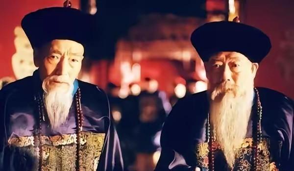 1885年，74岁的左宗棠病故，众大臣定谥号却犯了难，连拟4个，慈禧仍不满。焦灼