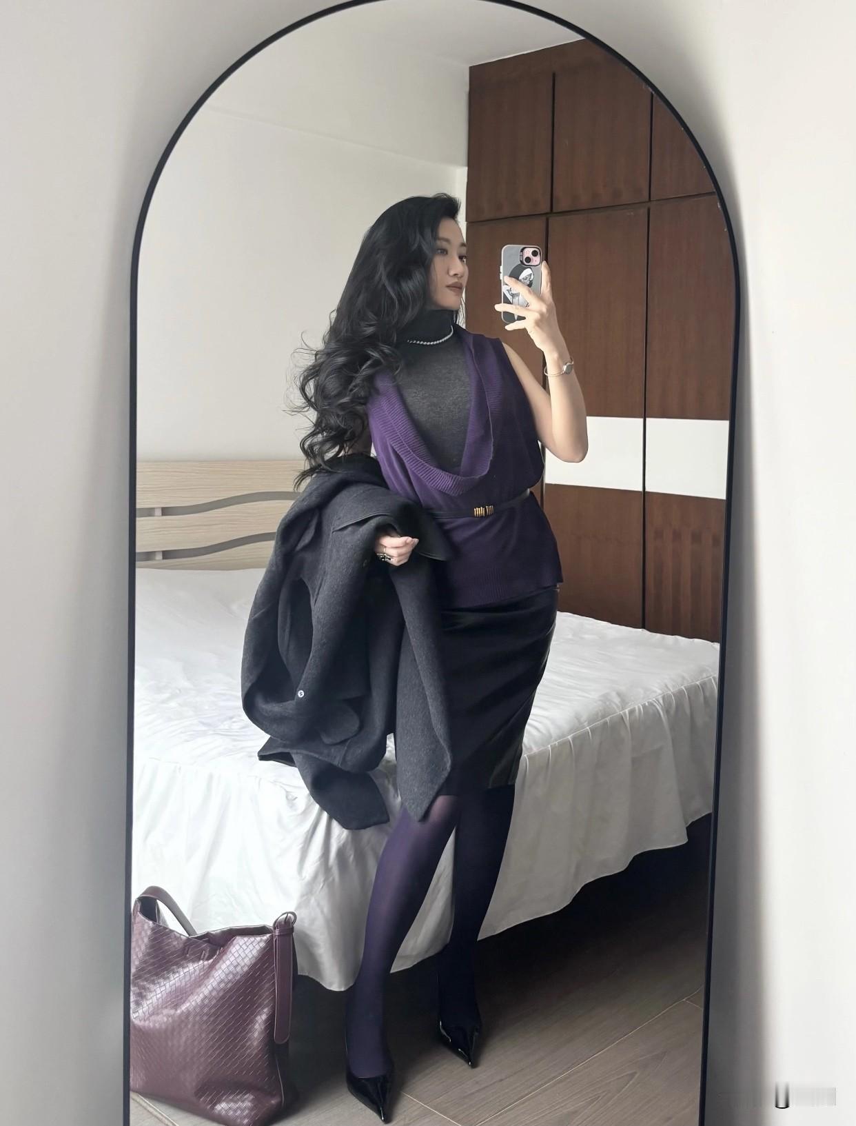 看看气质女神的穿着搭配吧简约朴素的搭配，气质范儿十足