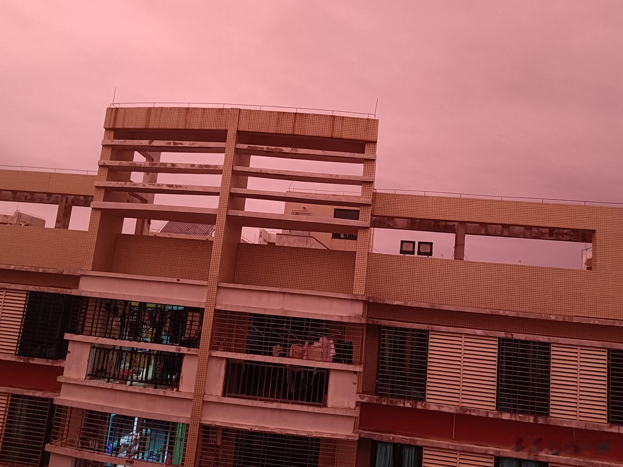 我妹妹准备结婚，我妈提出要6万6的彩礼，到时陪嫁一辆车，结果我妹妹转述给她